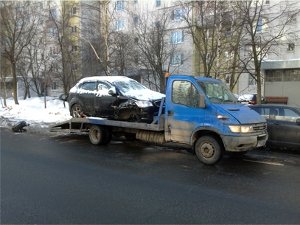 Эвакуатор легковых автомобилей Фото эвакуации машины после ДТП